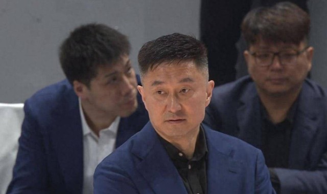 骂懵焦泊乔，杜峰打压式执教反噬球队，球迷高呼：该下课了