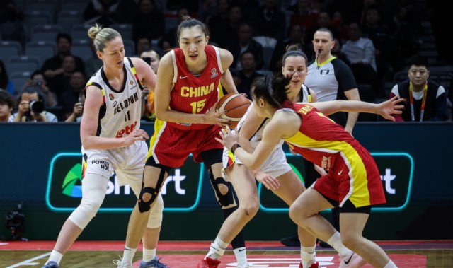 开云体育-宫鲁鸣变阵失败！韩旭李月汝组首发双塔仅20中5 被打爆成败因