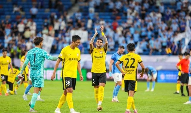 严益唯：中超掀起读秒狂潮 争冠拼人保级拼命