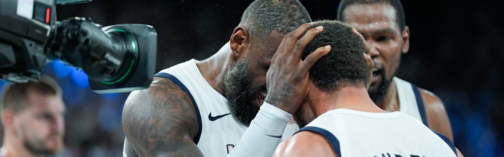 开云体育-科尔：詹姆斯比较爱发声&amp;库里是低调领袖 MVP们奥运决赛信赖库里