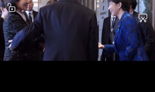 金惠景陪李在明出席晚宴全程冷脸，高市早苗和李在明尽情畅欢颜